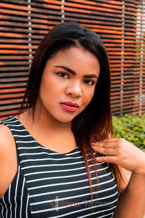 208251 - Yorgenis Age: 31 - Colombia