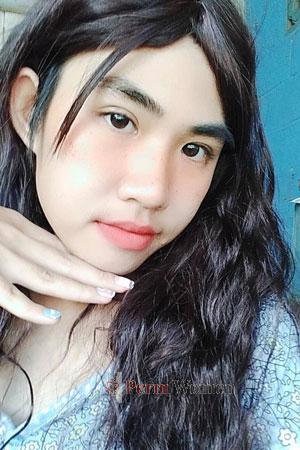 208628 - Pongarpha Age: 26 - Thailand