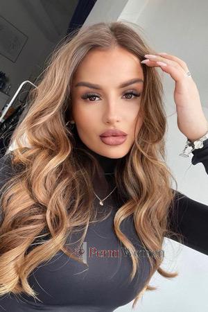 211203 - Daria Age: 26 - Italy